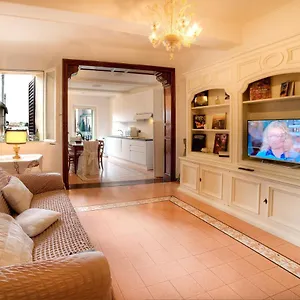  Apartment Dama Charming 100m From Piazza Del Campo Italy